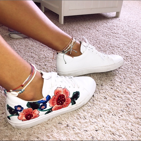 Skechers Shoes - Sketchers Flower White Sneakers